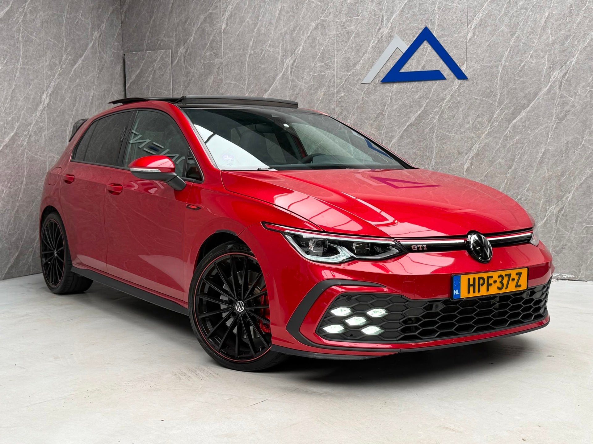Volkswagen GOLF 2.0 TSI GTI 245 PK / Full Option / APK, 730 kg, 4 cilinders, 1984 cc, Alcantara