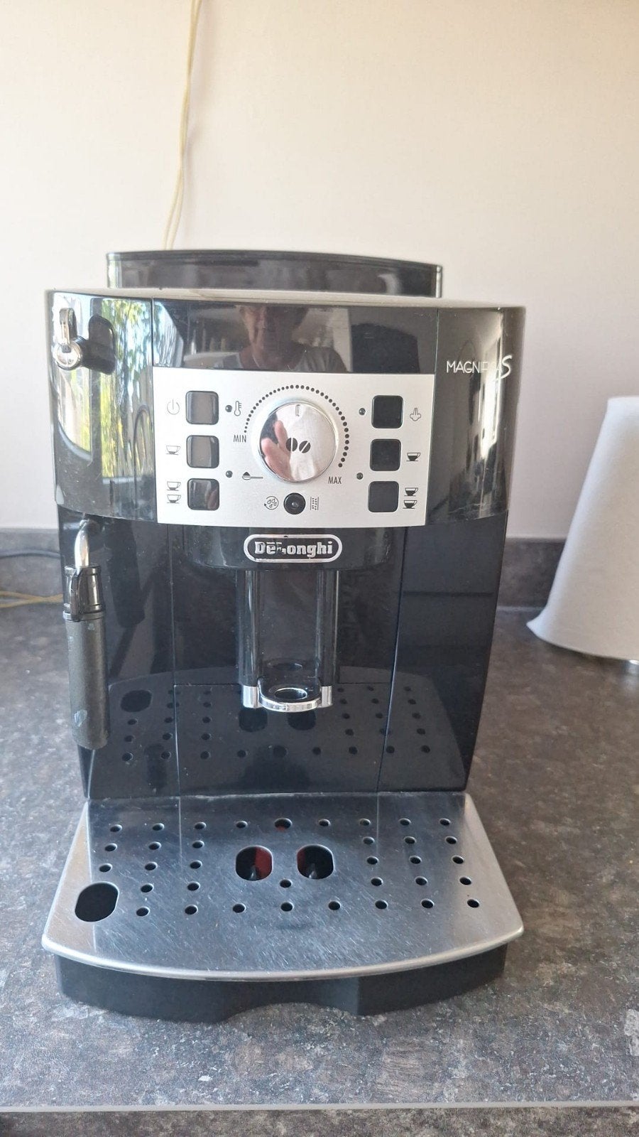 De'Longhi Magnifica S volautomatische espressomachine, Witgoed en Apparatuur, Koffiezetapparaten, Ophalen, Espresso apparaat, 10 kopjes of meer