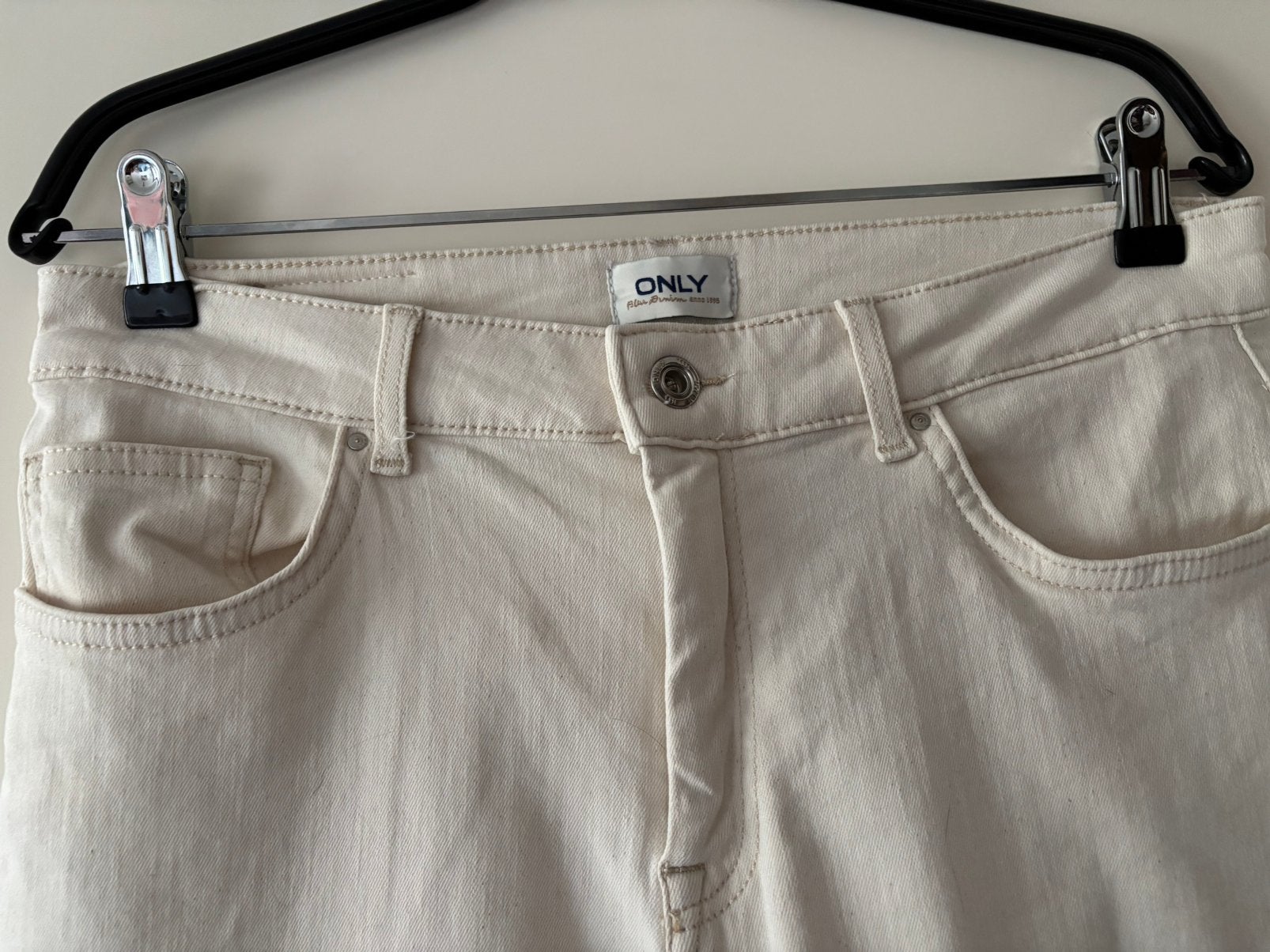 ONLY flared low waist jeans beige XL 30, Kleding | Dames, Spijkerbroeken en Jeans, Ophalen of Verzenden, Zo goed als nieuw, Overige kleuren