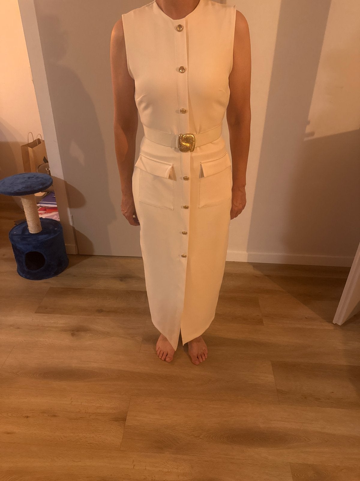 Chique crèmekleurige midi-jurk met knopen en riem, Ophalen, Beige, Zo goed als nieuw, Maat 36 (S)