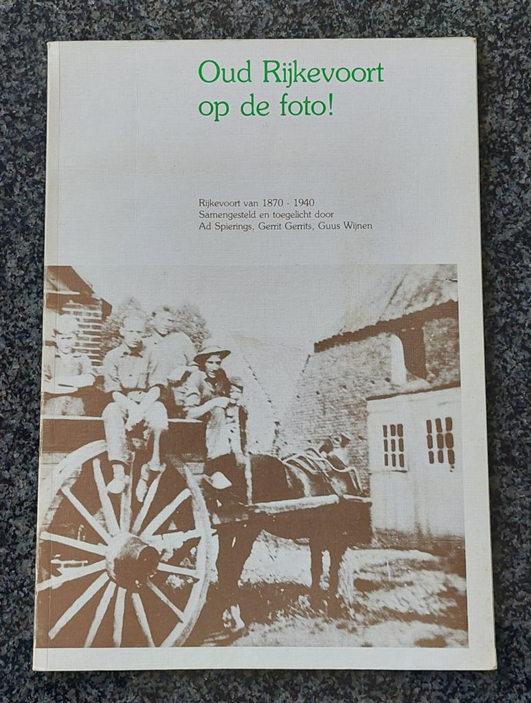Rijkevoort, Oud Rijkevoort op de foto 1870 - 1940, Ophalen of Verzenden, Gelezen