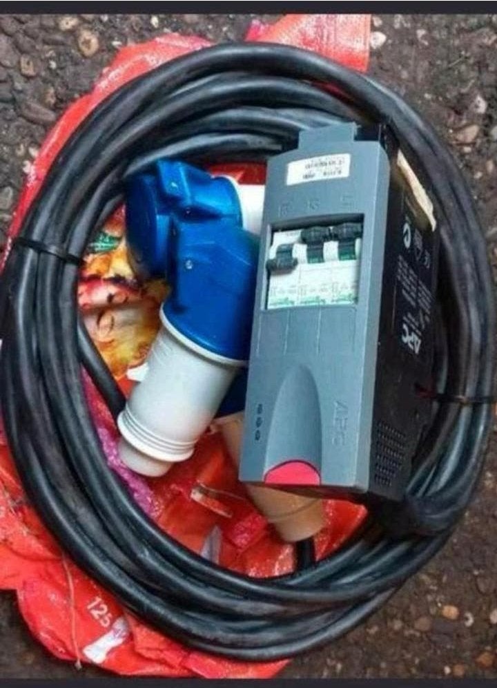 Stroomverdeler met zekeringen en kabel - APC PDM3516IEC, Ophalen, Gebruikt, Overige typen