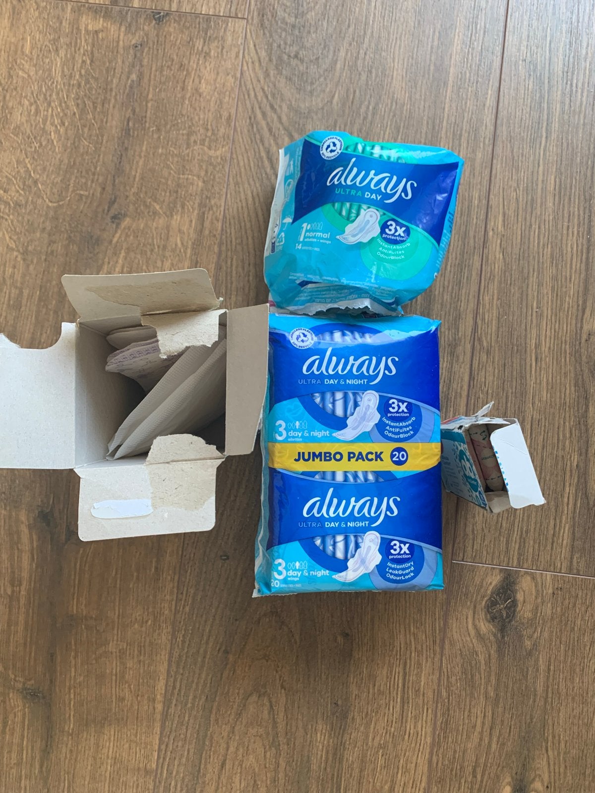 Maandverband en tampons - 2 onaangebroken verpakkingen, Sieraden, Tassen en Uiterlijk, Ophalen of Verzenden, Nieuw, Overige typen