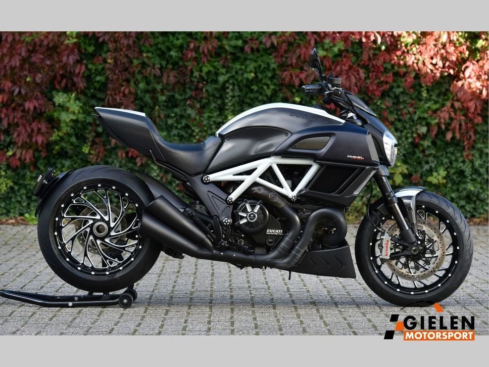 Ducati Diavel Special 2016, Motoren, Motoren | Ducati, 2 cilinders, 390, rue d' Estienne d'Orves 92701 COLOMBES CEDEX, FR, 1198 cc