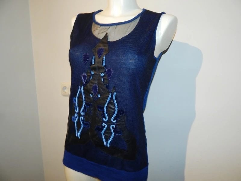 Save the Queen top blauw leder look sier werk M, Maat 38/40 (M), Save the Queen, Zo goed als nieuw, Zonder mouw