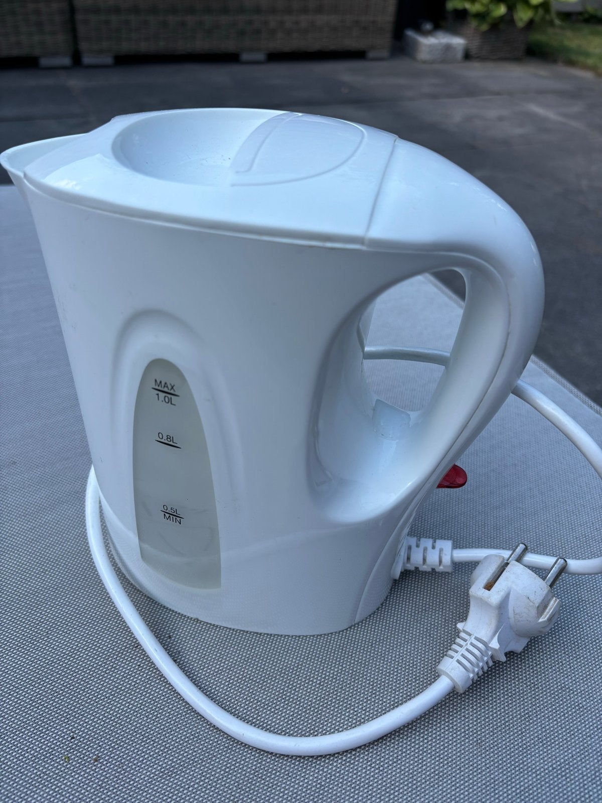 Witte waterkoker - 1.0L inhoud, 1 tot 2 liter, Ophalen, Gebruikt