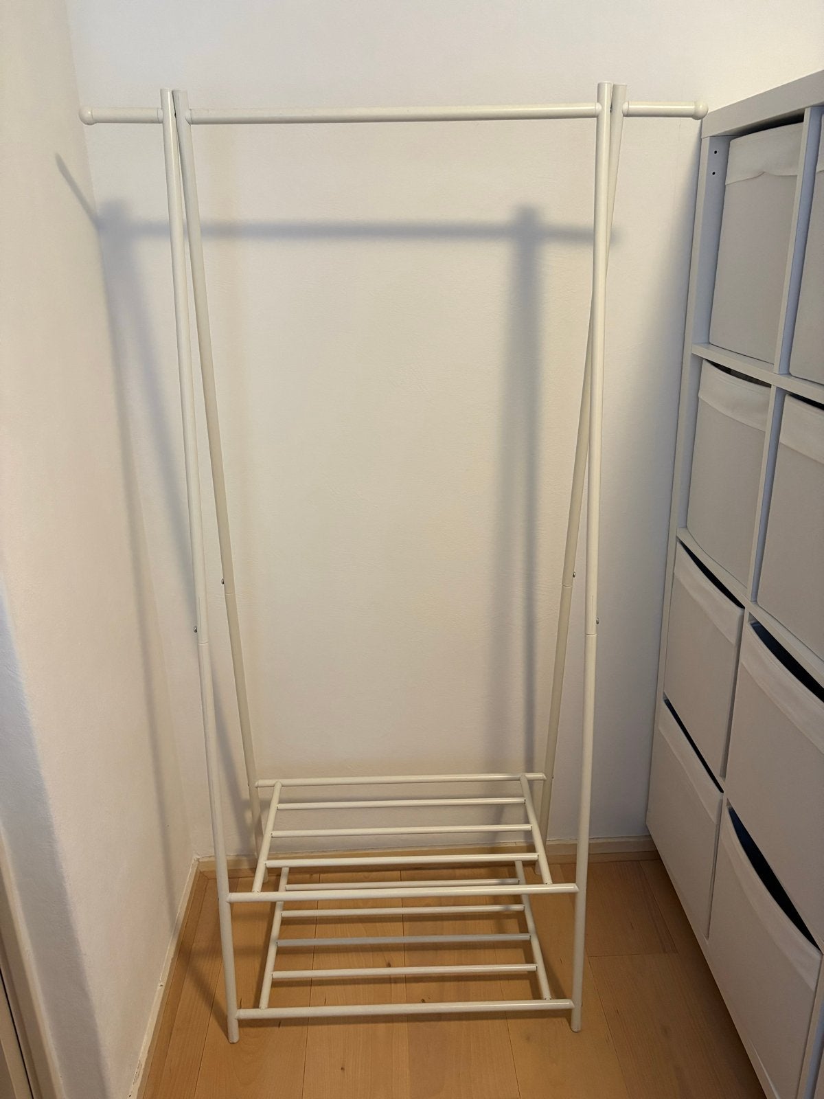 Witte kledingrek met schoenenplanken, Ophalen, Zo goed als nieuw