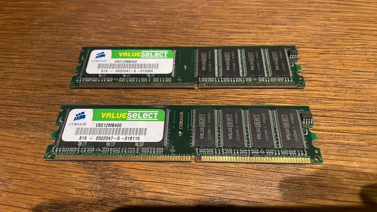 2x Corsair ValueSelect 512MB DDR1 PC3200 1GB ram, Computers en Software, RAM geheugen, Ophalen of Verzenden, Zo goed als nieuw