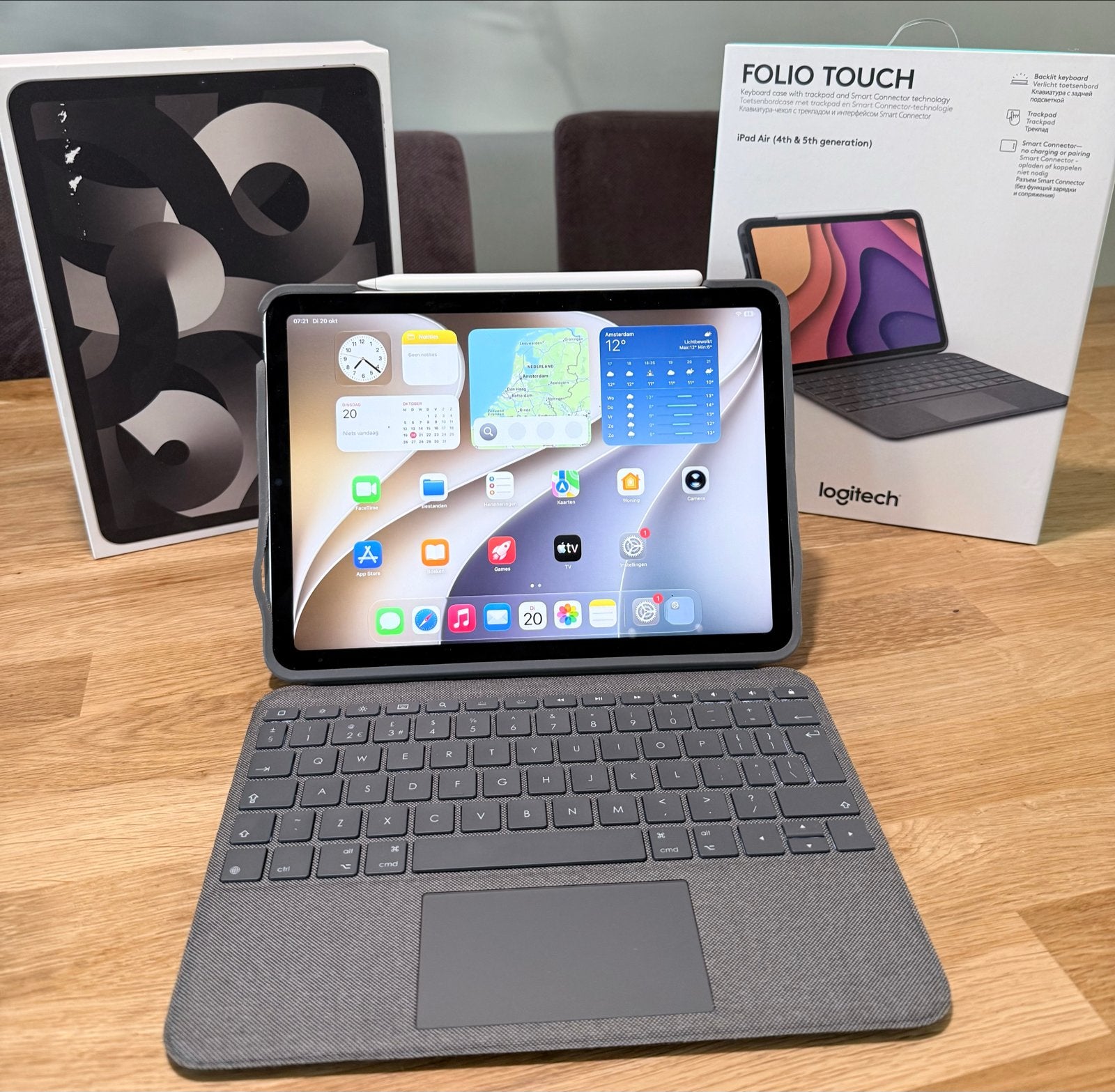 iPad Air 5 M1 - 64GB Wi-Fi Starlight + Logitech Folio Touch, Ophalen, Apple iPad Air, 11 inch, Zo goed als nieuw