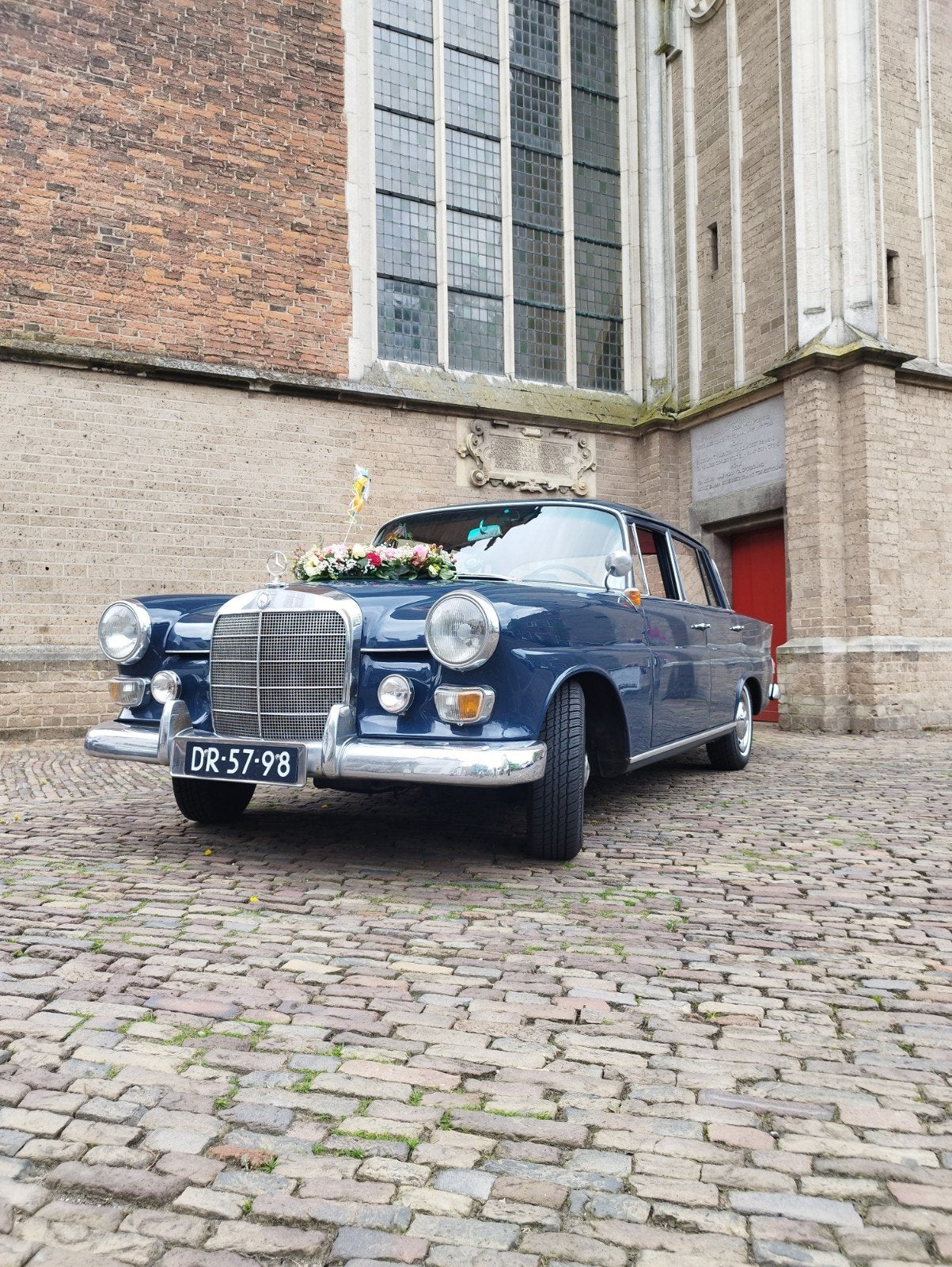 Klassieke Trouwauto Mercedes Heckflosse uit 1963 te huur, Trouwauto