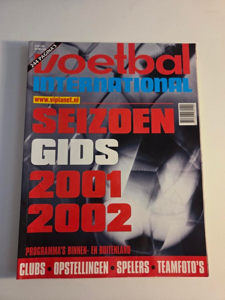 Voetbal International Seizoengids 2001/2002, Boeken, Ophalen of Verzenden, Gelezen, Sport en Vrije tijd