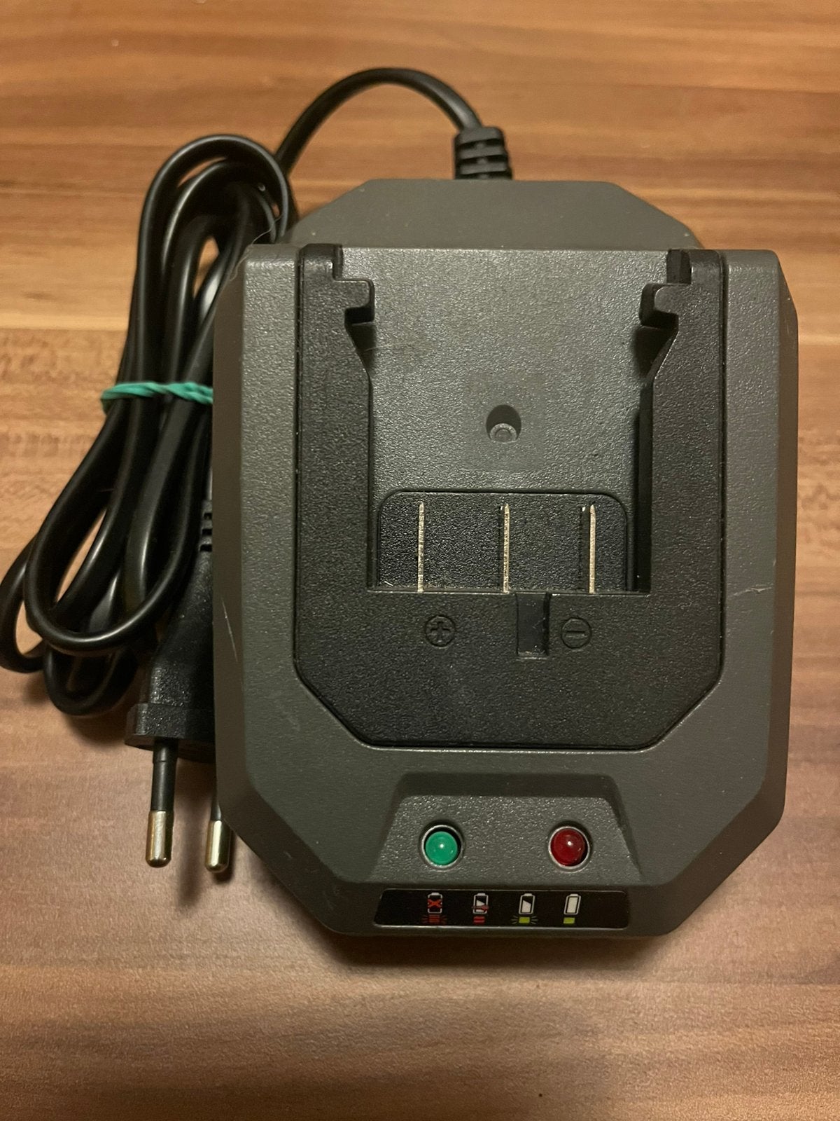LUX accu/batterij oplader 20,9 volt, Ophalen of Verzenden, Zo goed als nieuw