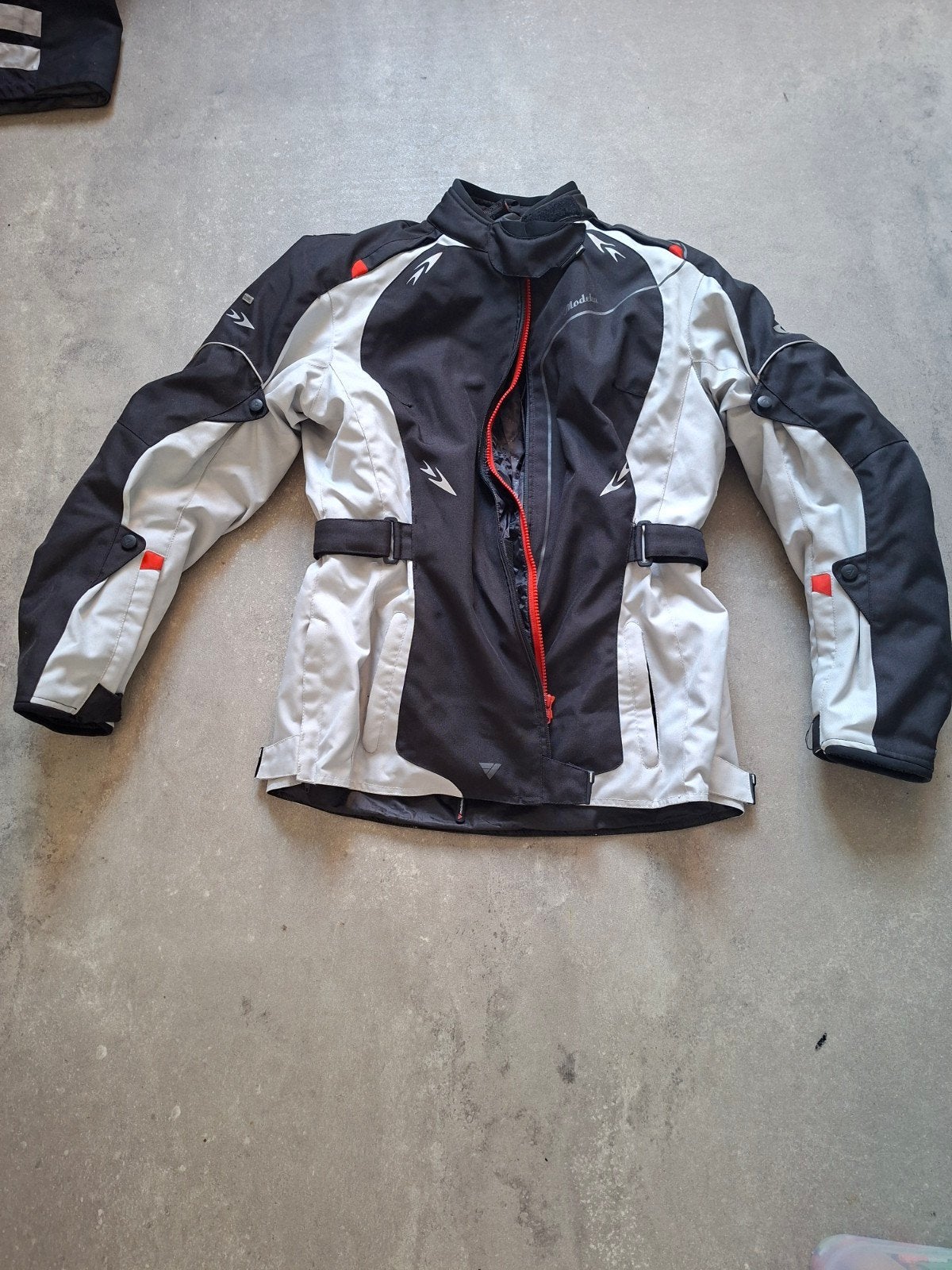 Motorjas textiel zwart/grijs met rode accenten, Ophalen, Jas | textiel, Onbekend, Dames