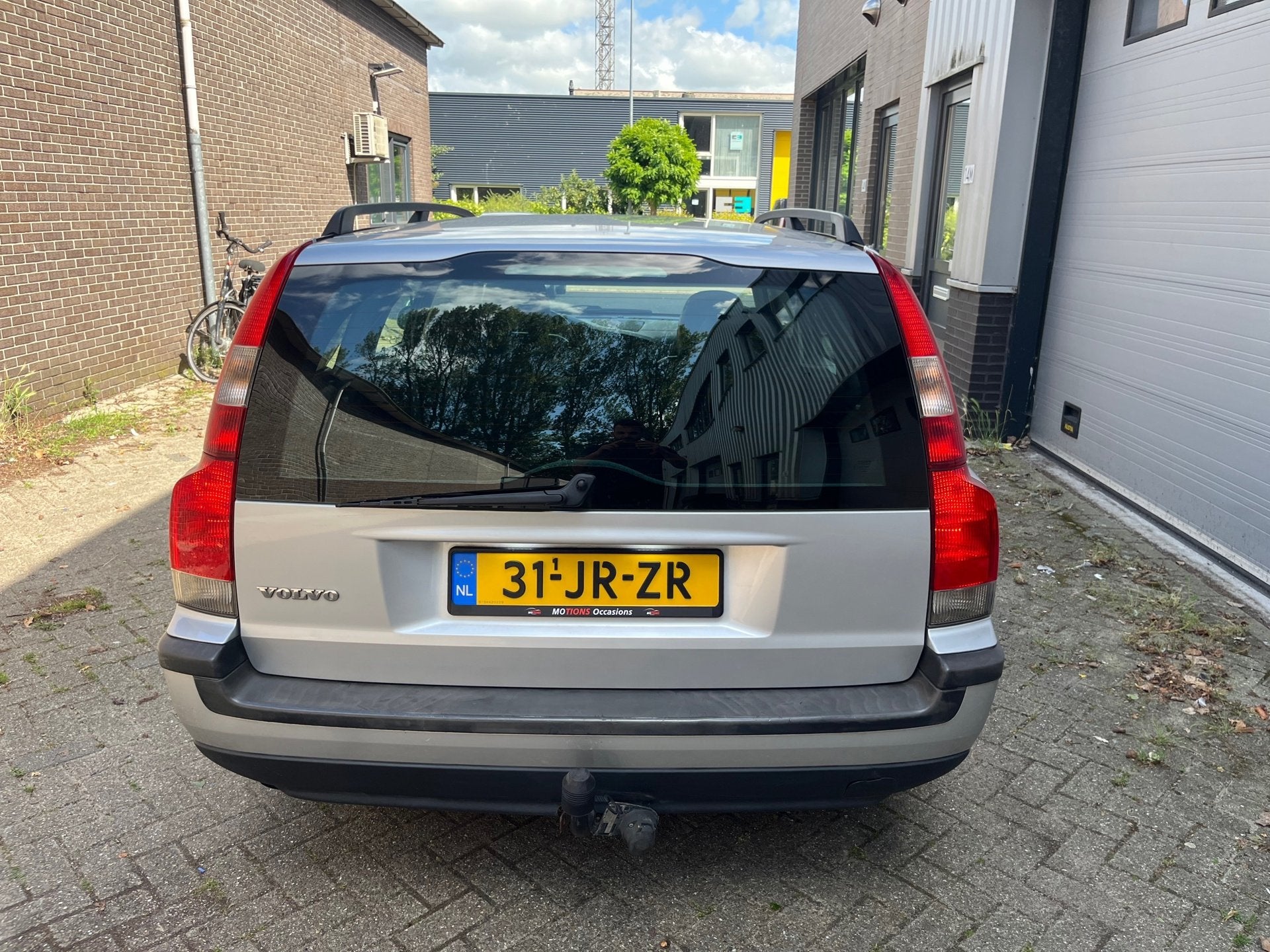 Volvo V70 2.4 Comfort Line! AUTOMAAT! 7P! BOEKJES! AIRCO!, Zwart, 7 stoelen, Euro 4, Zilver of Grijs