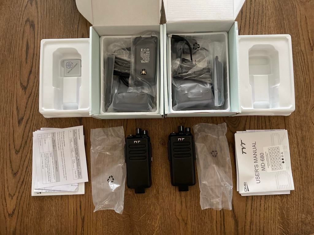 Refurbished TYT DMR MD-680 Digitale Portofoons (2 stuks), Telecommunicatie, Ophalen of Verzenden, Refurbished, 2 to 5 km, Portofoon of Walkie-talkie