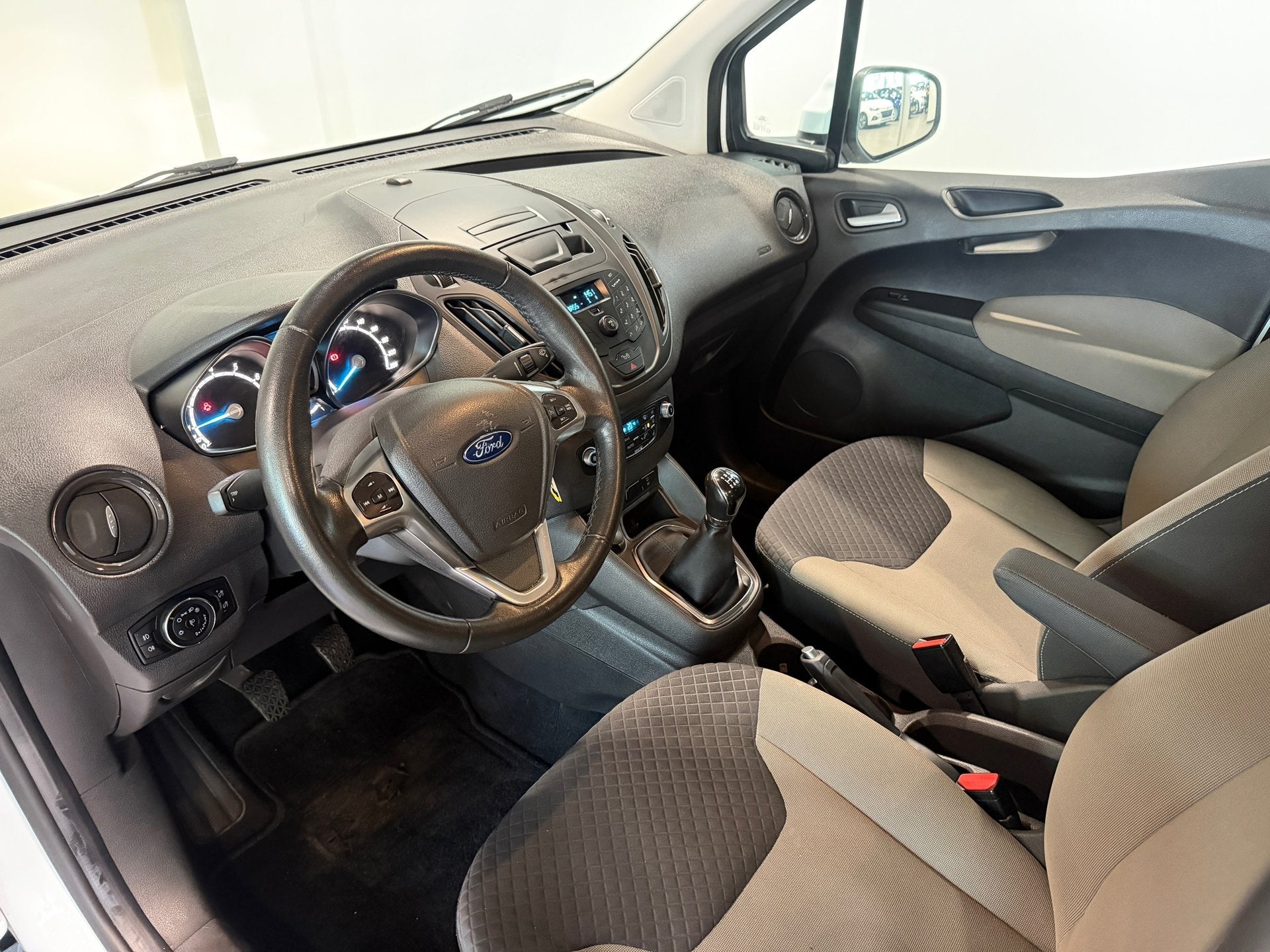 Ford TOURNEO COURIER 1.0 Titanium Clima|Stoelverw.|Voorruitv, Auto's, Voorwielaandrijving, Dealer onderhouden, Gebruikt, Wit
