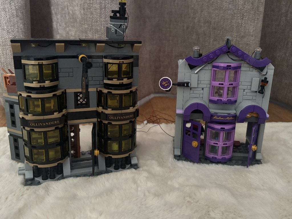 LEGO Harry Potter 76439 Olivanders & Madam Malkins Robes, Kinderen en Baby's, Lego, Harry Potter, Ophalen of Verzenden, Zo goed als nieuw