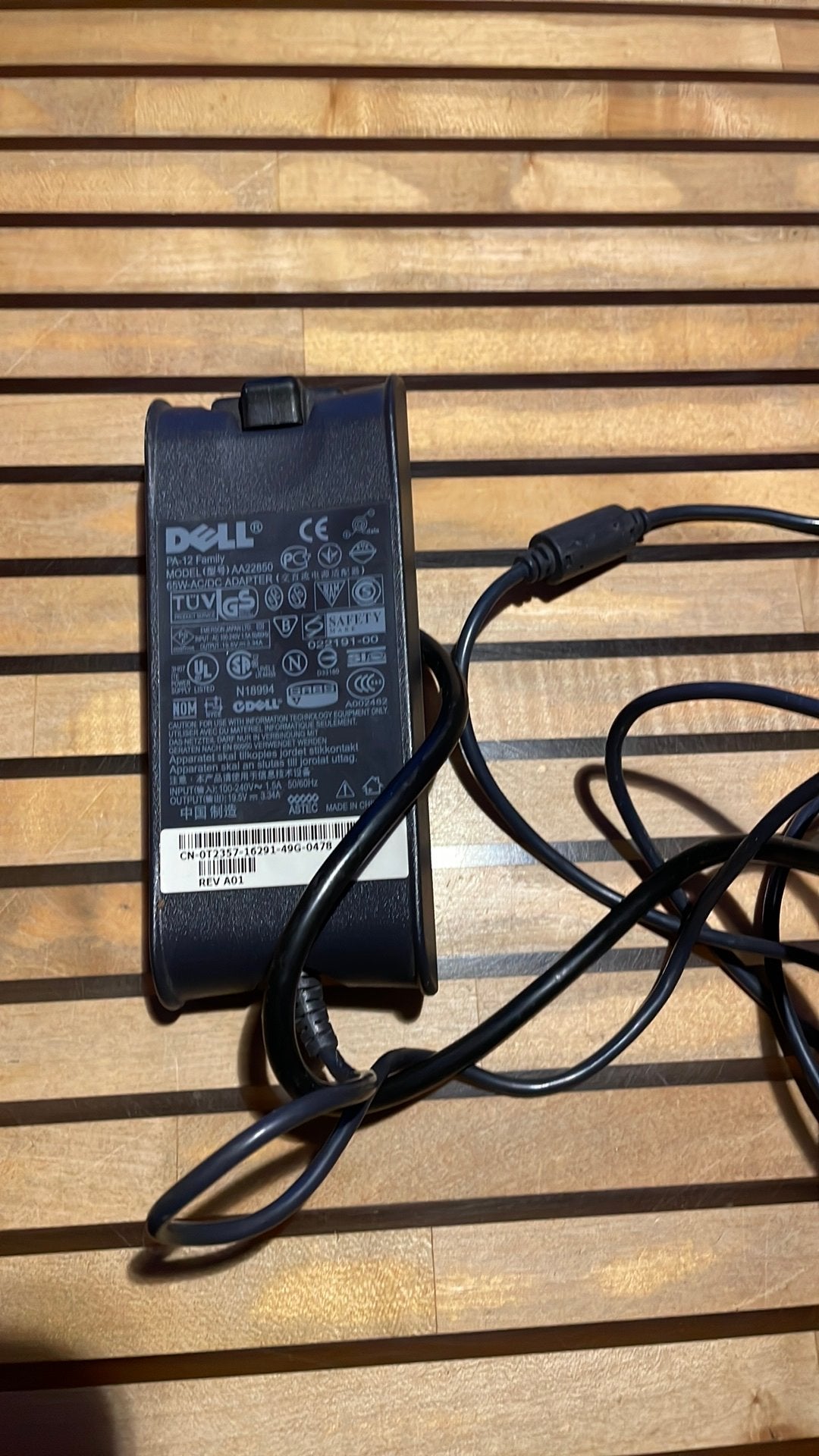 Dell adapter 65 watt met grote pin, Computers en Software, Ophalen of Verzenden, Gebruikt, Dell.