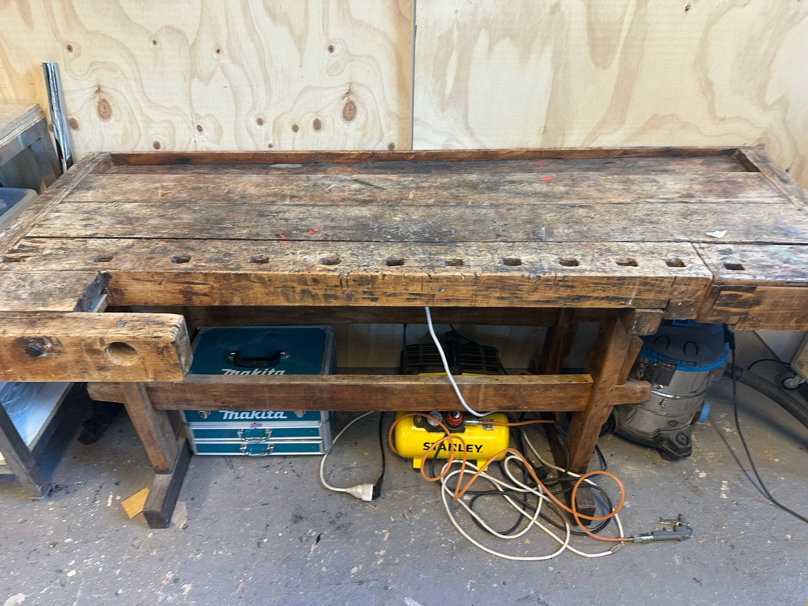 Oude massief houten werkbank - 210x80x84 cm, Ophalen, Gebruikt, 70 tot 120 cm, Bankschroef