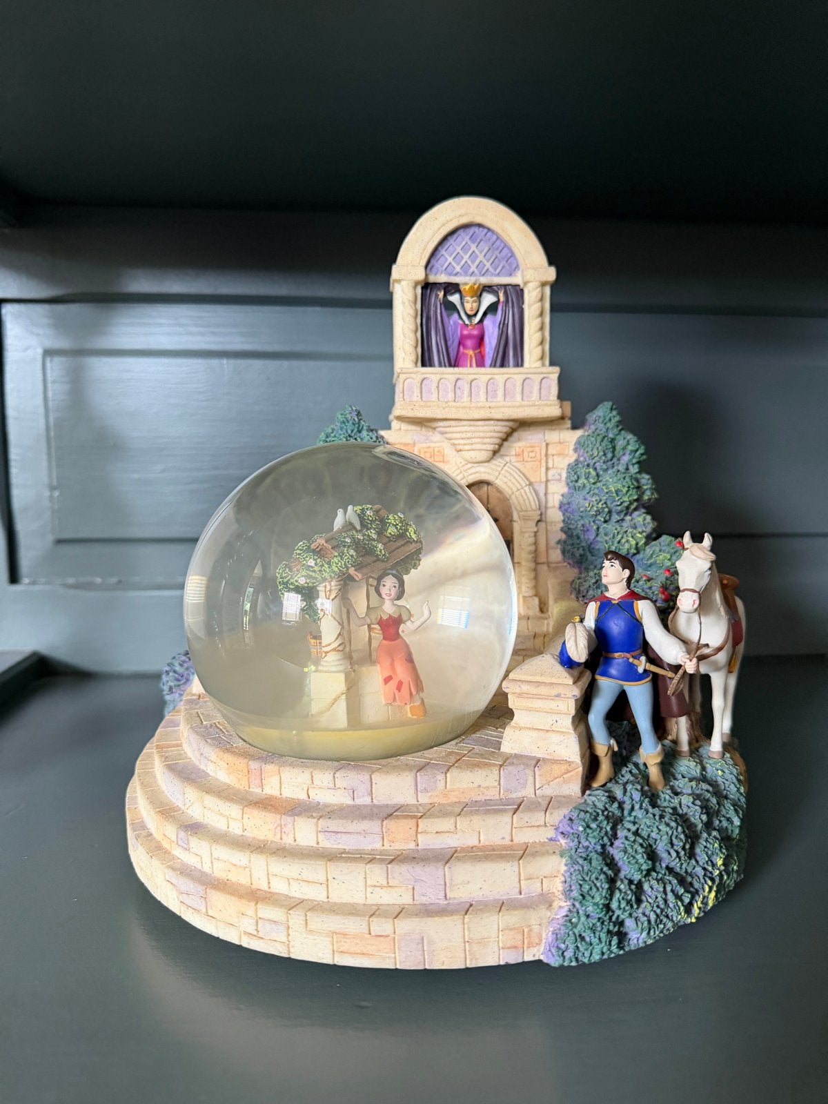 Sneeuwwitje Muziekdoos Sneeuwbol Disney snow globe, Ophalen of Verzenden, Zo goed als nieuw