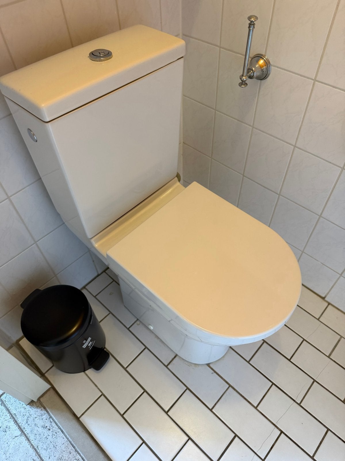 Gebruikt toilet met stortbak - compleet en functioneel, Doe-het-zelf en Verbouw, Ophalen, Gebruikt, Toilet