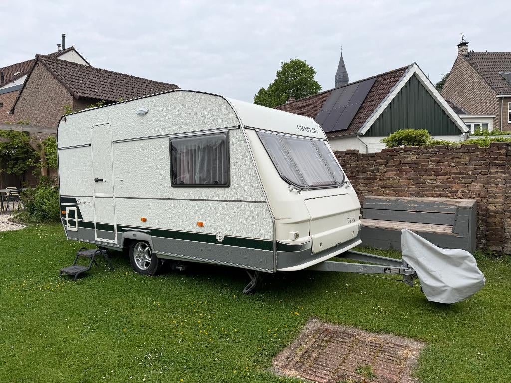 Chateau Calista 390 HU met mover + voortent + voorluifels, Caravans en Kamperen, Caravans, Chateau, Rondzit, Omvormbare zithoek