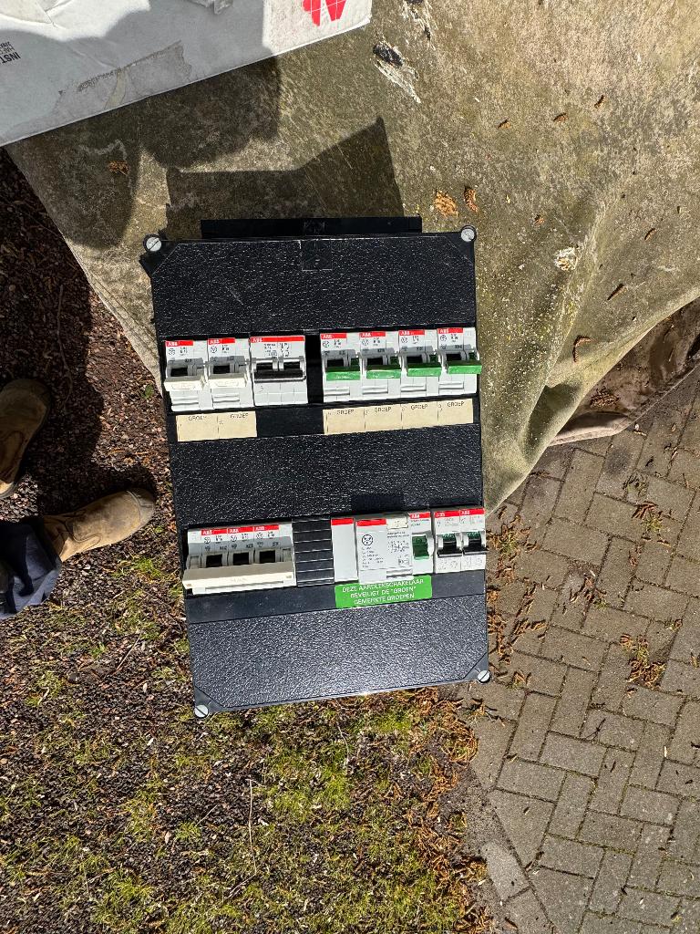 ABB 9 groeps groepenkast met aardlek en hoofdschakelaar, Doe-het-zelf en Verbouw, Elektra en Kabels, Ophalen of Verzenden, Gebruikt