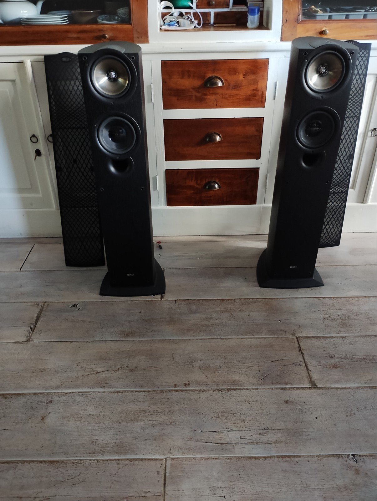 2 Fraai spelende Kef IQ50 speakers €225 en 2 Kef Q30 €125, Ophalen, Vloerstaande luidspreker, Gebruikt, Inclusief kabels