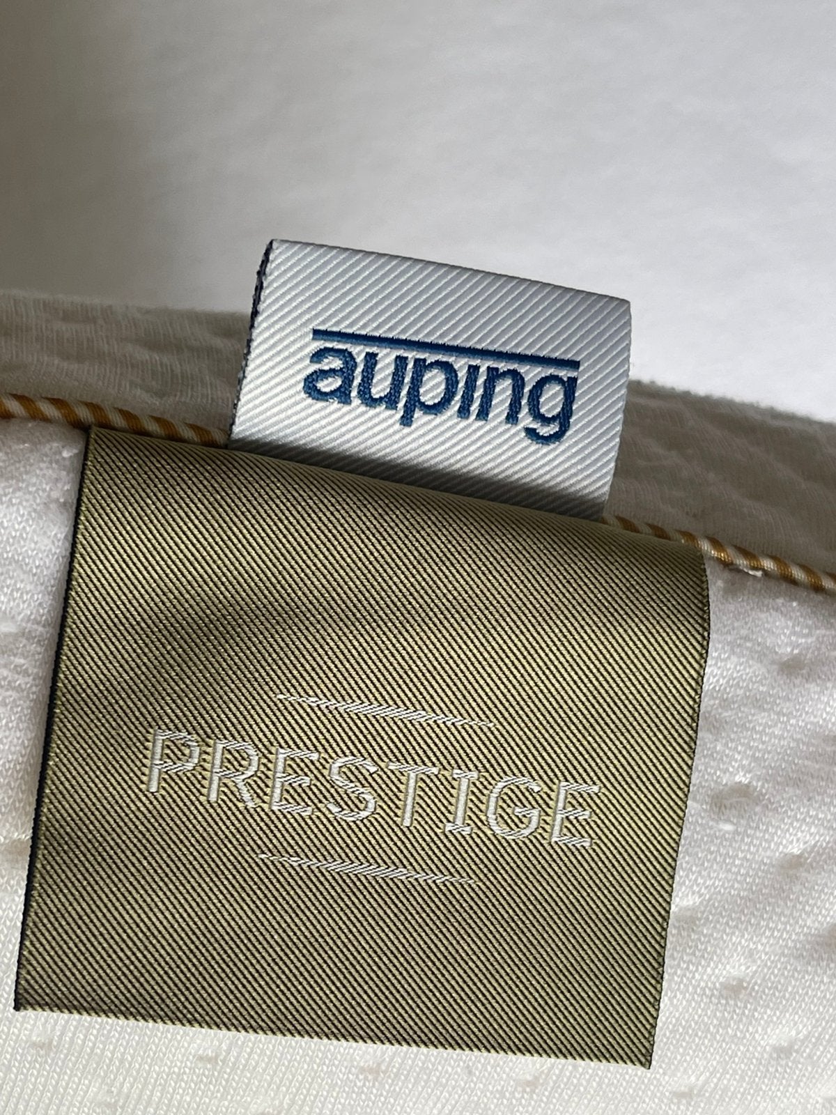 Twee Auping hoofdkussens Prestige. als nieuw!, Schuim, Eenpersoons, Wit, Ophalen of Verzenden