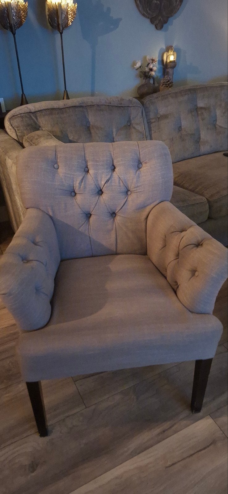 4x Comfortabele landelijke fauteuil - beige met knoopdetails, Gebruikt, Klassiek, Comfortabel, Ophalen of Verzenden, Vier