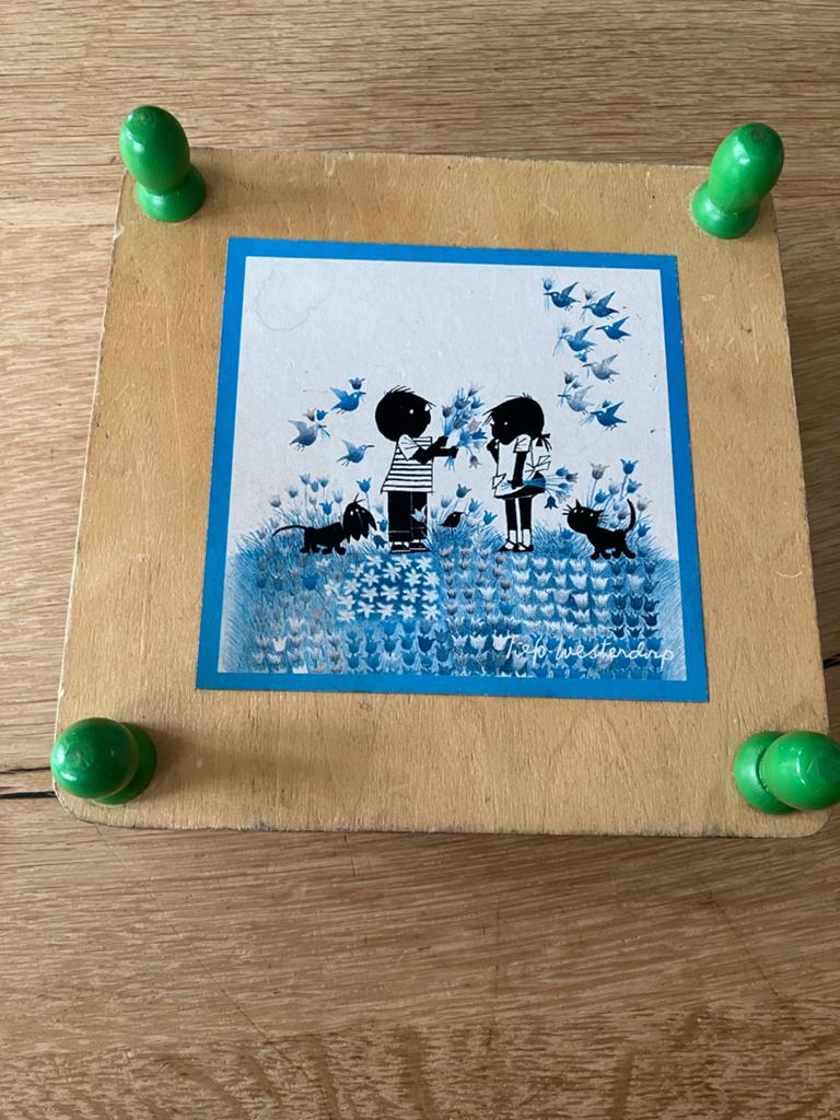 Houten bloemenpers met kinderillustratie, Ophalen of Verzenden, Gebruikt