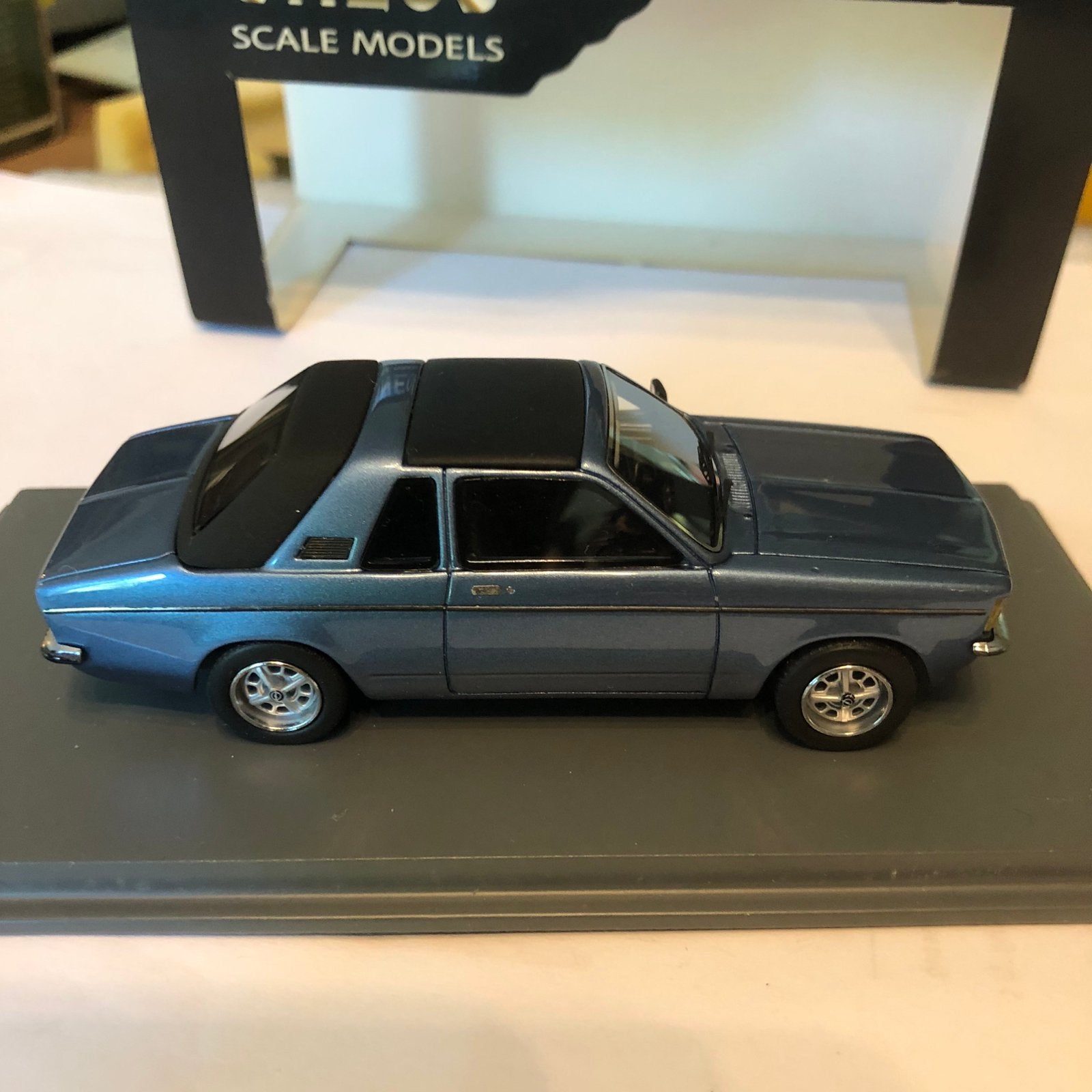 van NEO  OPEL KADETT AERO BLAUWMETALLIC, Hobby en Vrije tijd, Modelauto's | 1:43, Ophalen of Verzenden, Zo goed als nieuw, Auto