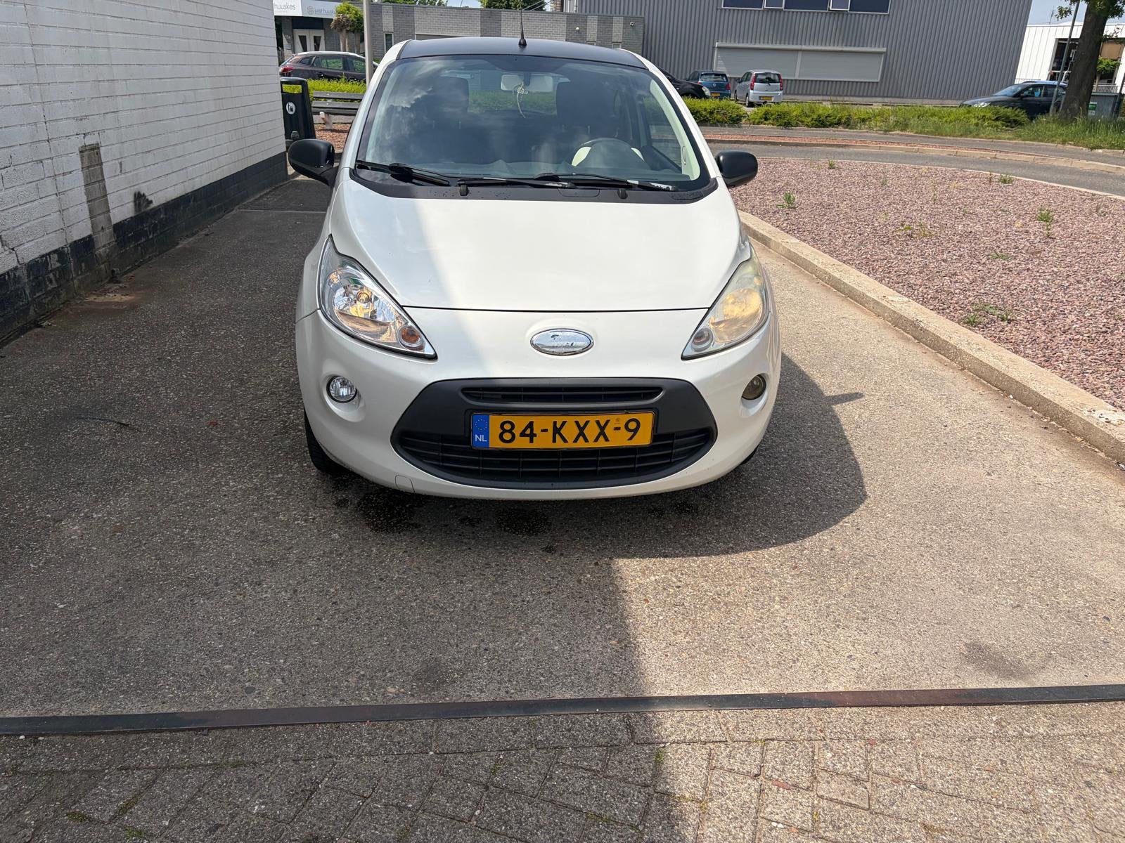 Ford Ka 1.2 51KW 2010 Wit, Auto's, Voorwielaandrijving, 1242 cc, 4 cilinders, 4 stoelen