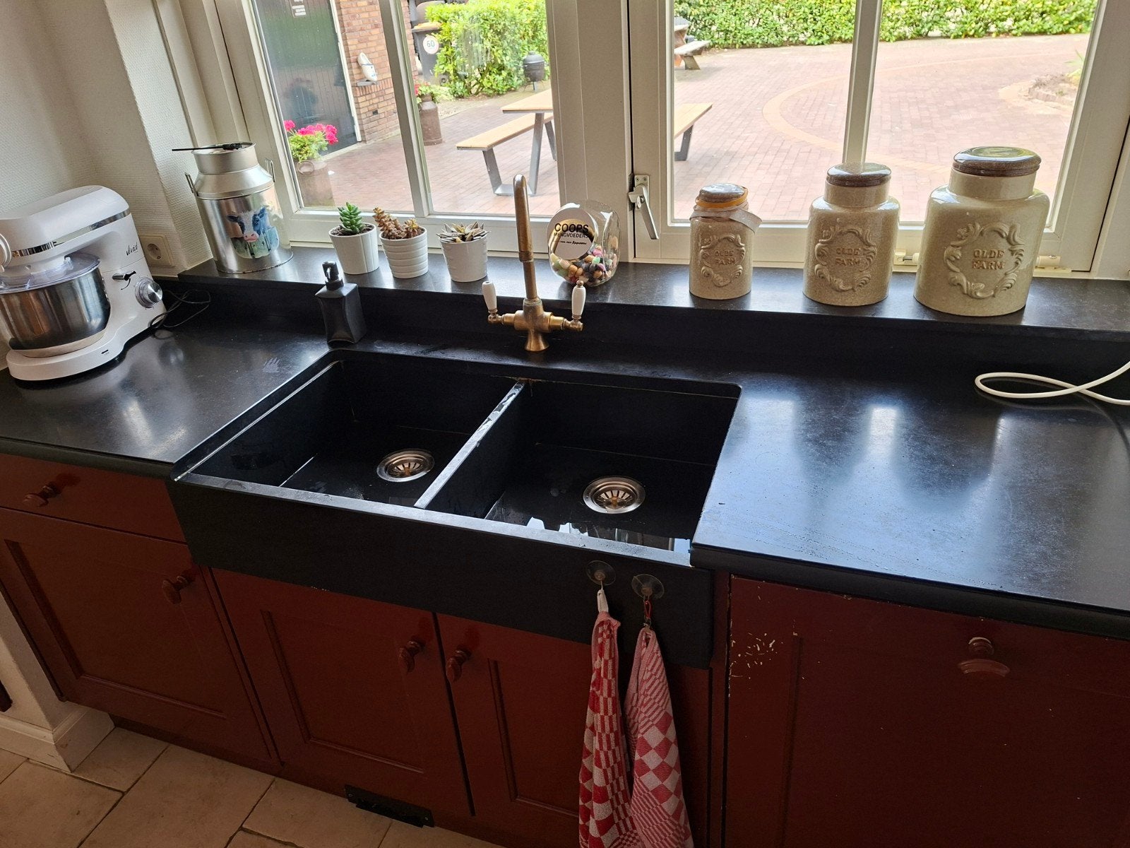 Aanrechtblad, achterwand, dubbele spoelbak en vensterbank  B, Ophalen, Graniet of Steen