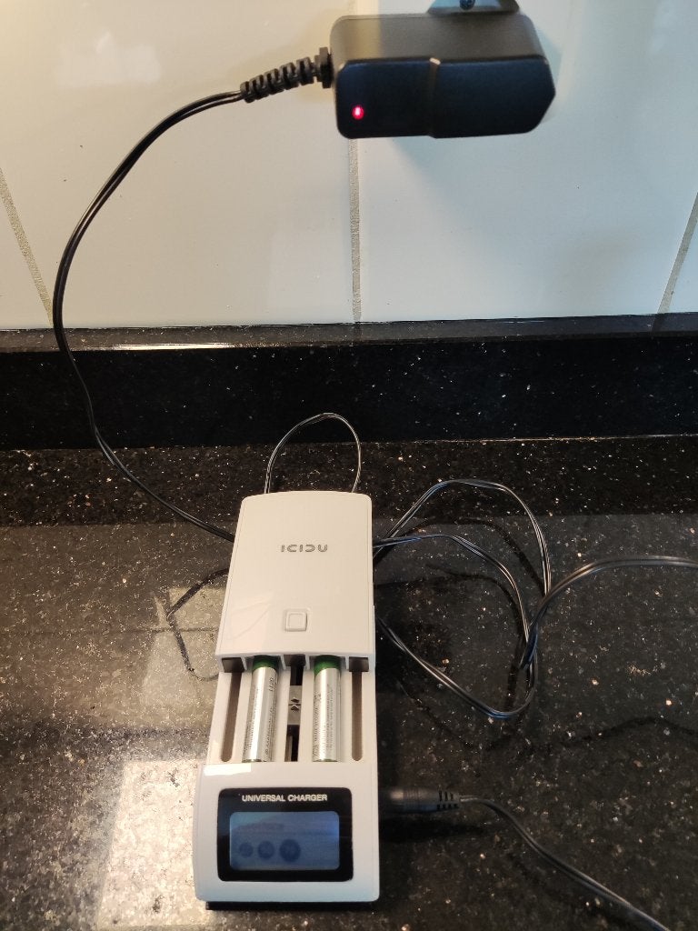 ICIDU UNIVERSELE BATTERIJ OPLADER, Ophalen of Verzenden, Zo goed als nieuw