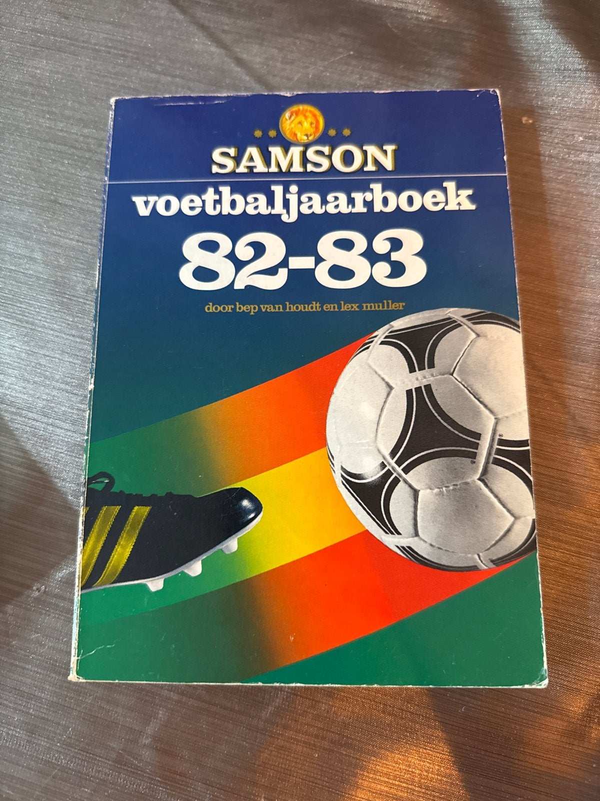 Samson Voetbaljaarboek 82-83 - Nostalgisch Sportboek, Ophalen of Verzenden, Gelezen, Balsport