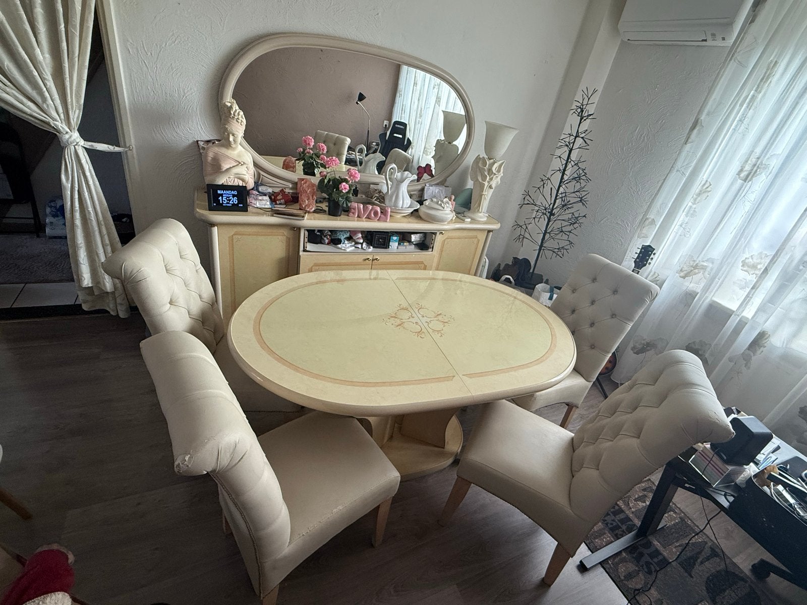 GRATIS. Eettafel met stoelen, tv-kast en dressoir, Ophalen, Gebruikt, 200 cm of meer, Vier personen