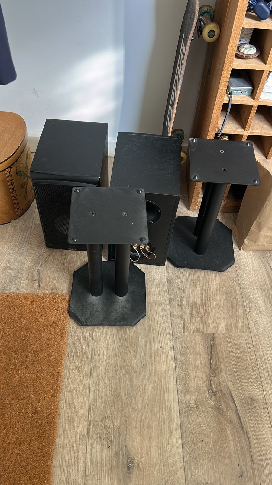 Leuke set Magnats + mooie stands, Ophalen, Gebruikt, Magnat, Basreflex