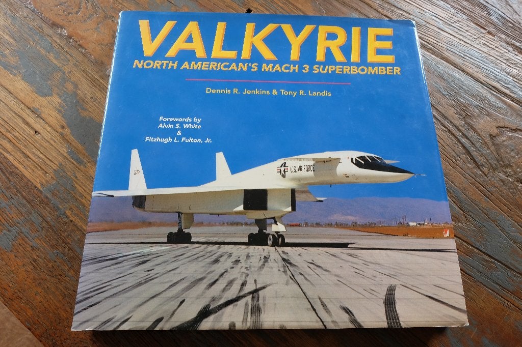 boek Valkyrie North American's Mach 3 Superbomber, Ophalen of Verzenden, Gebruikt, Boek of Tijdschrift