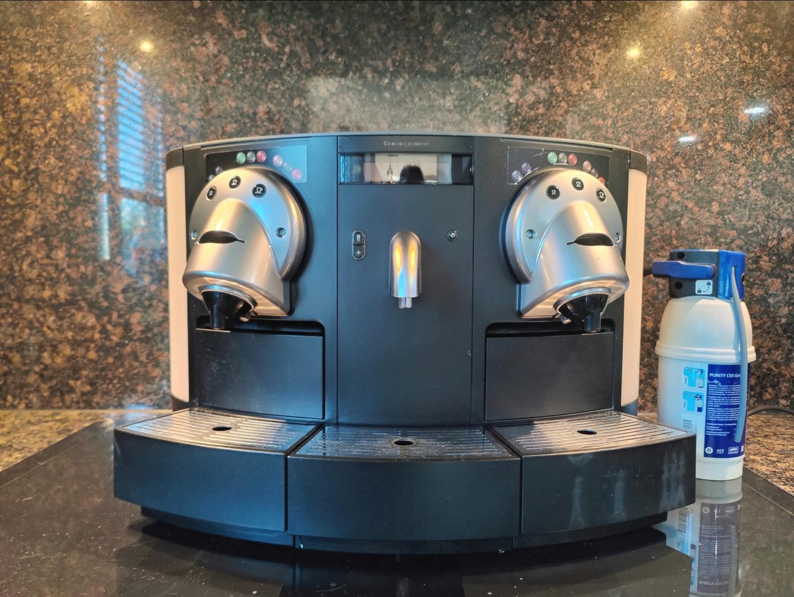 Nespresso Professional CS200 Koffiemachine, Witgoed en Apparatuur, Ophalen, Koffiepads en cups, Espresso apparaat, 10 kopjes of meer