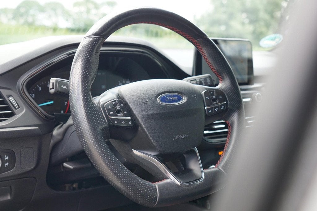 Ford Focus Wagon 1.0 125PK ST Line Business - Moondust Silve, Gebruikt, Euro 6, 1283 kg, 23 km/l