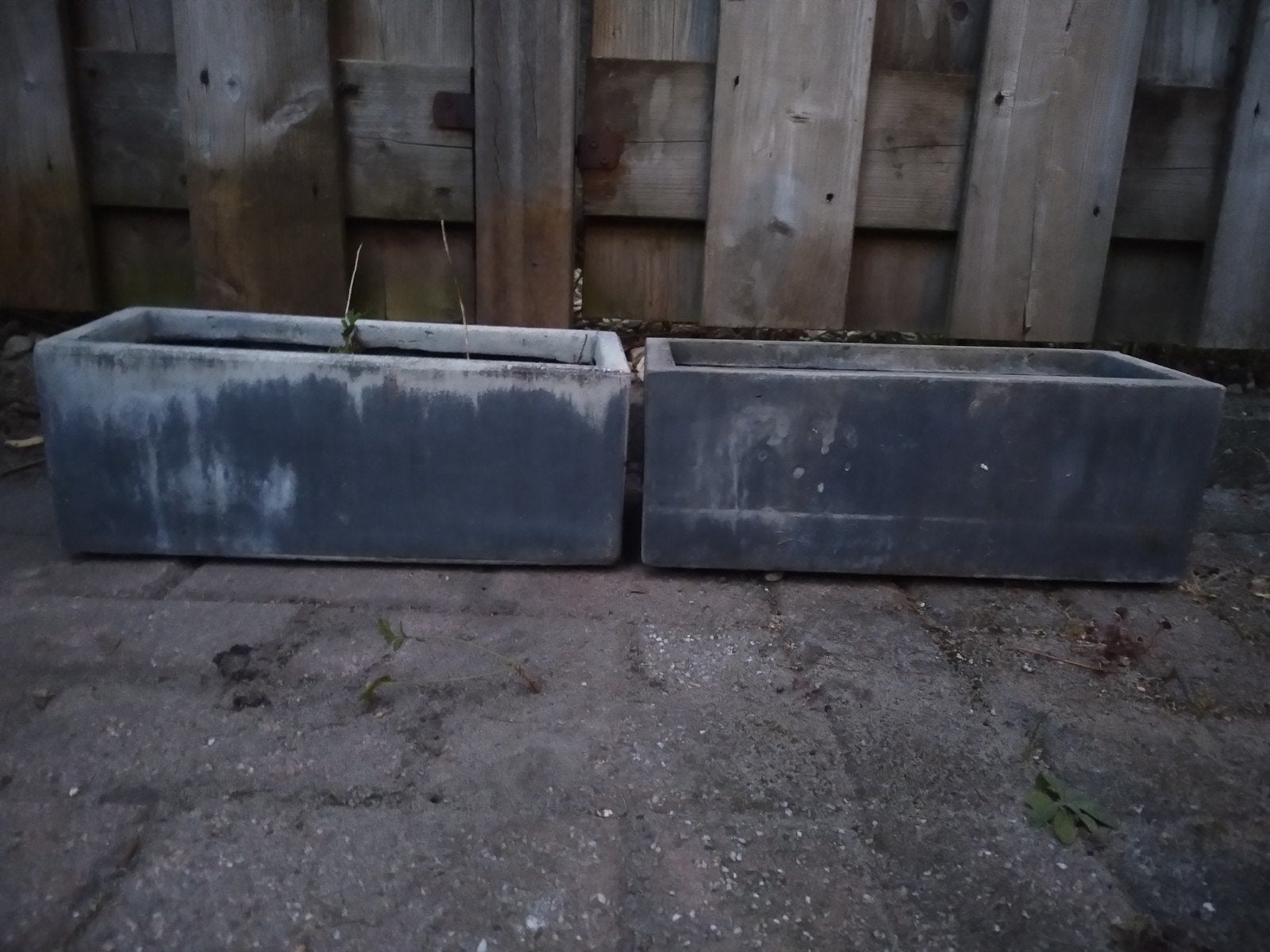 Twee gebruikte rechthoekige bloembakken van beton, Ophalen, Overige materialen, Gebruikt, Minder dan 30 cm