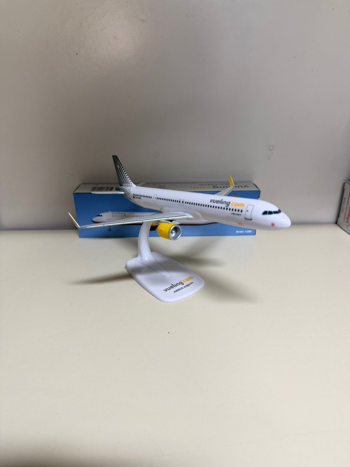 Nieuw! PPC Holland 1:200 schaalmodel Vueling Airbus a321neo, Ophalen of Verzenden, Nieuw, Schaalmodel
