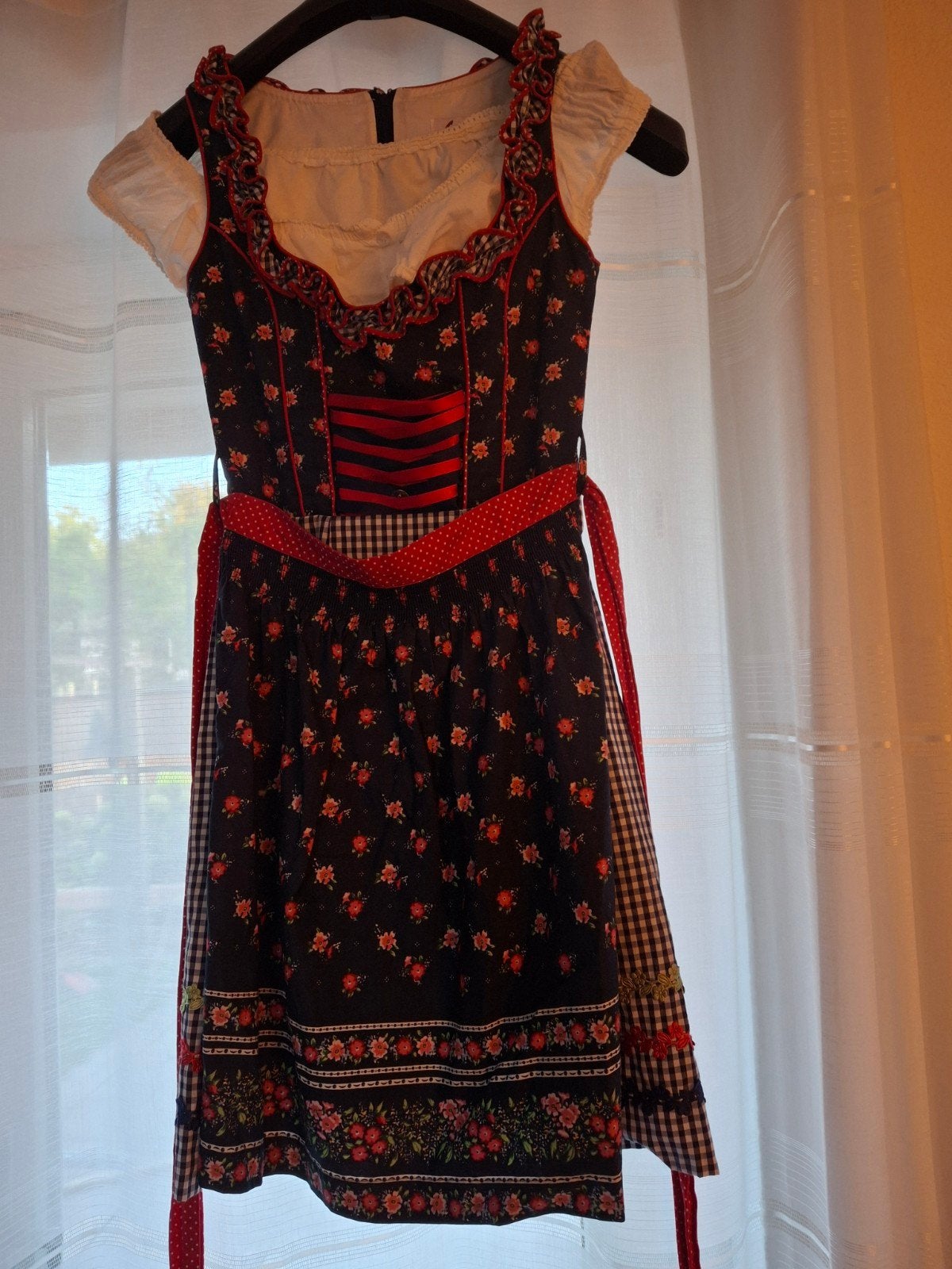 dirndl maat 32 met blouse, Ophalen of Verzenden