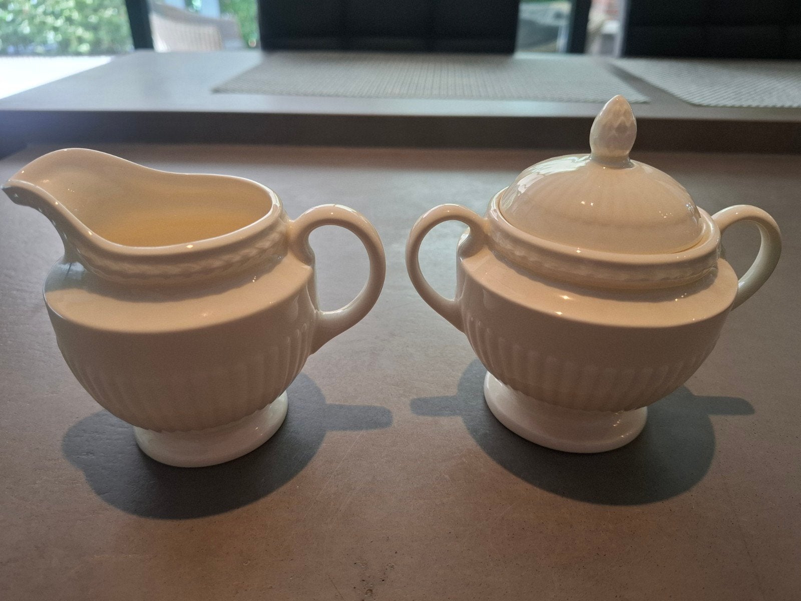 Wedgwood Edme suikerpot en melkkan, nieuwstaat, Klassiek, Overige typen, Ophalen of Verzenden, Zo goed als nieuw