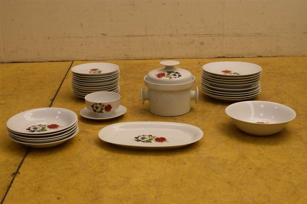 32 delige Bavaria servies 44080, Huis en Inrichting, Keuken | Servies, Gebruikt, Bord(en), Wedgwood, Aardewerk, Ophalen of Verzenden