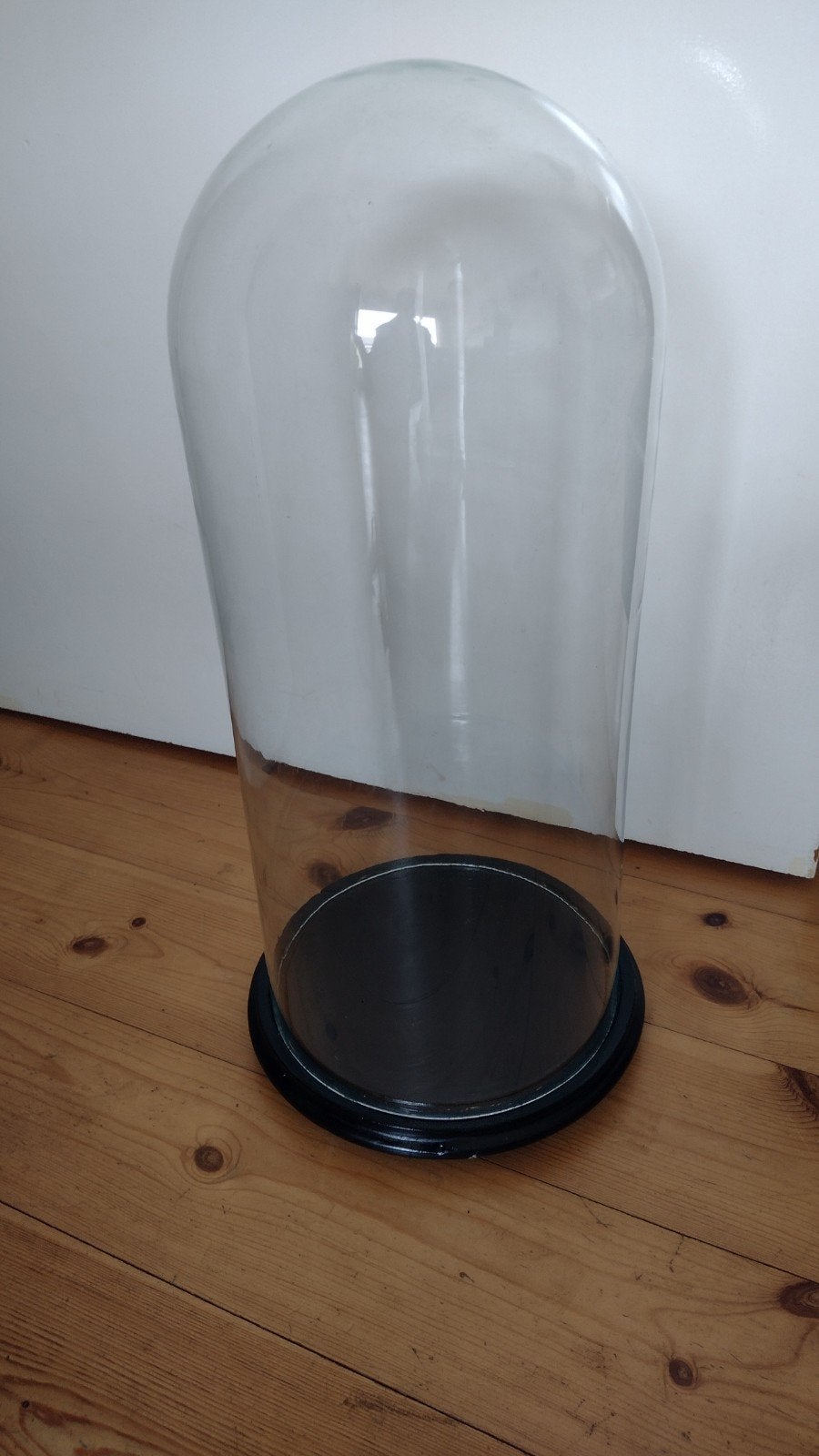 Grote antieke stolp met houten voet en 3 pootjes, Ophalen of Verzenden