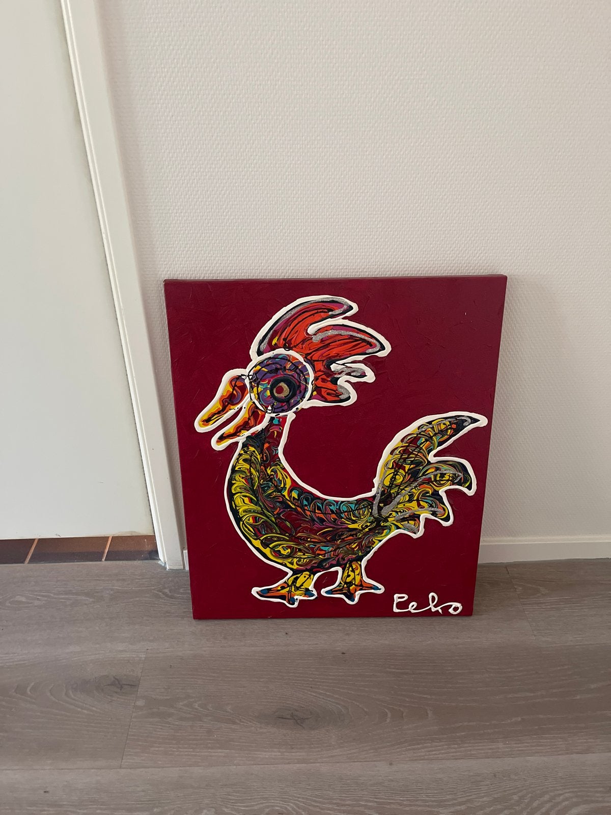 Peko Schilderij - Kleurrijke Haan op Rood Canvas, Ophalen