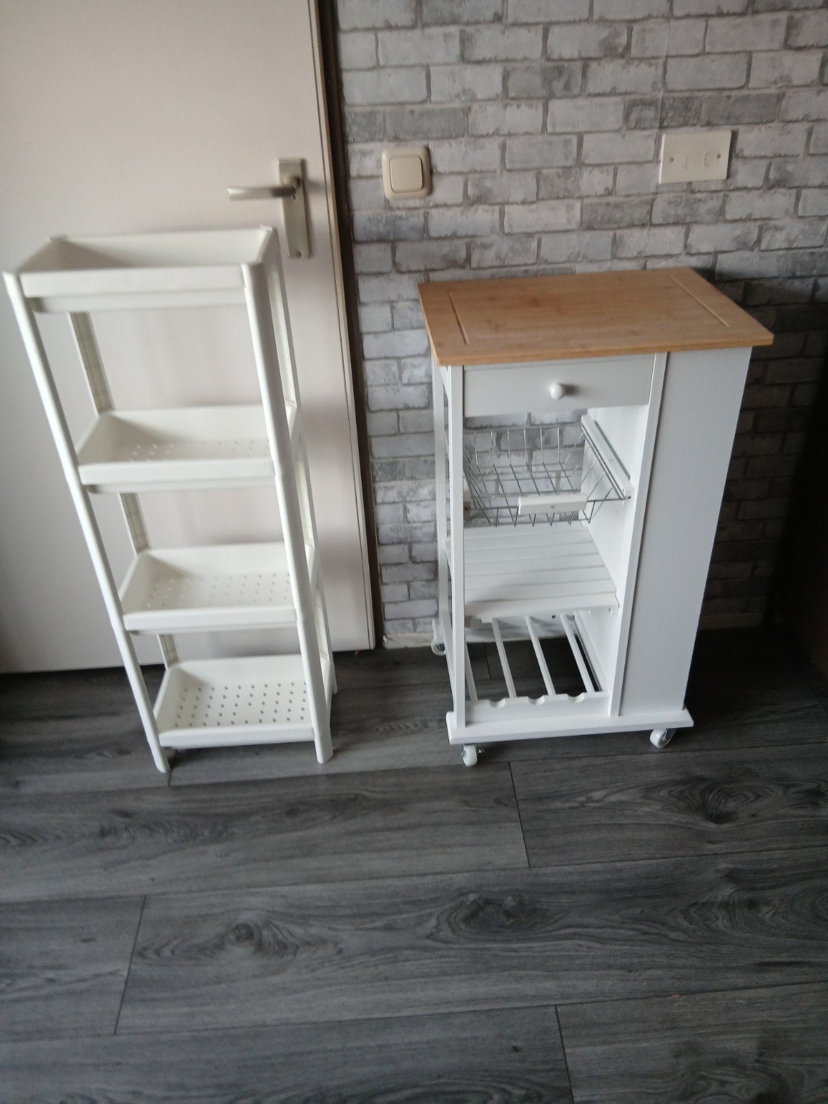 Houten trolly en kunststof rek. Weg is weg., Ophalen, Overige typen, 50 tot 100 cm, Minder dan 100 cm