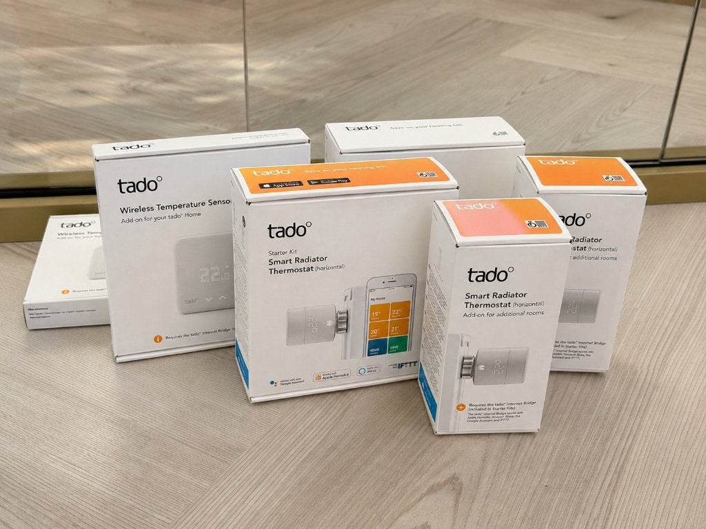 Partij Tado radiatorknoppen - 43x thermostaat-bridge-sensor, Ophalen of Verzenden, Slimme thermostaat, Zo goed als nieuw